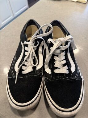 Vans Black & White Old Skool Lace-Up Sneakers size 9 like new